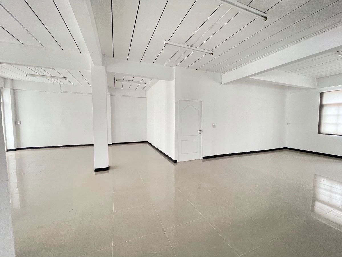 รูป ขายอาคารพาณิชย์ 4 ชั้น 5 คูหา ที่ดิน 100 ตร.วา ใกล้สุขุมวิท เดินทางง่าย ครบทุกฟังก์ชันธุรกิจ - รูปที่ 11/17