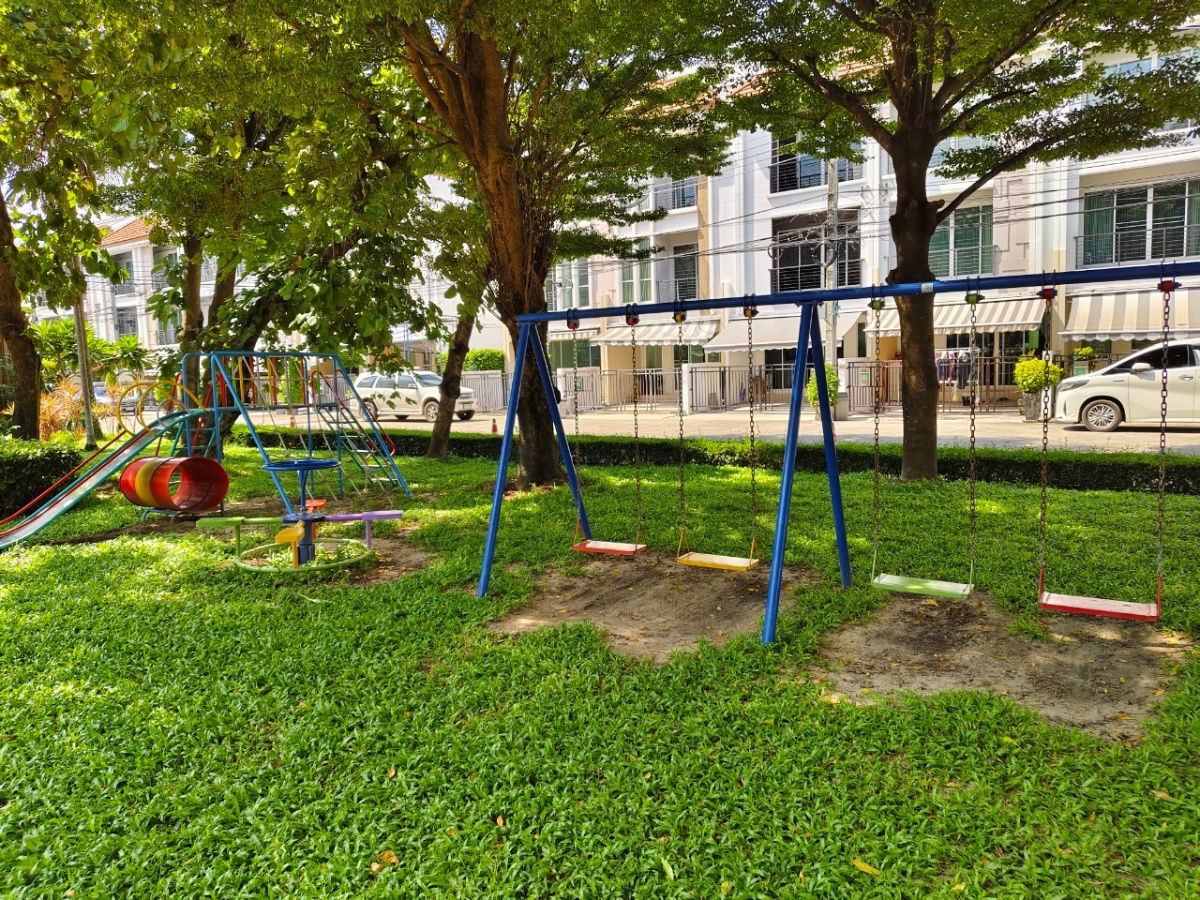 รูป ทาวน์โฮม บ้านกลางเมือง S-SENSE ศรีนครินทร์ ใกล้ซีคอน และ BTS สายสีเหลือง ถูกสุดในโครงการ (รีโนเวทใหม่) - รูปที่ 9/14