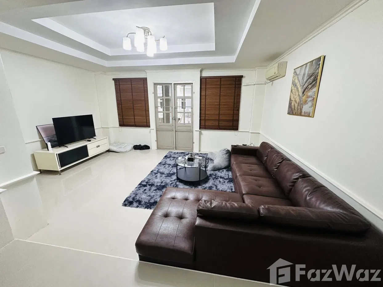 picture 4 Bedroom Townhouse for rent in Khlong Toei, Bangkok  5911447 - 6/11
