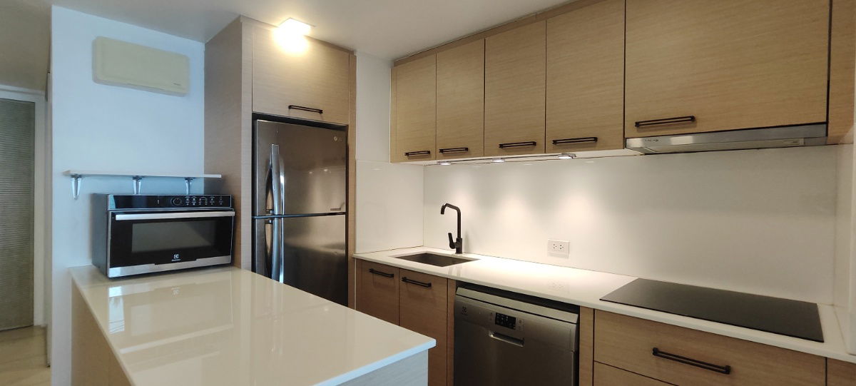 picture Beachfront Condo Pattaya for sale at Water's Edge, Sea View - 15/22