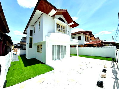 บ้านเดี่ยว ม.นอร์ทกรุงเทพ วิทยาเขตรังสิต : จัดเต็มเฟอร์ฯทั้งหลัง ฟังก์ชันครบ รังสิต-คลองสี่ รร.นานาชาติสยาม 3.5 กม.ขายบ้านเดี่ยวหลังใหญ่ 2 ชั้น 50 ตร.ว. 200 ตร.ม. 3นอน 2 น้ำ