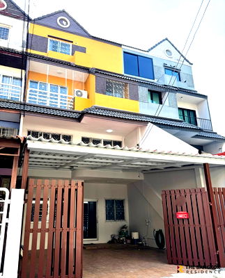 ทาวน์โฮม วิทยาลัยดุสิตธานี : 🚀 Flash Sale! Varathorn Ville Pattanakarn 44 -  ราคานี้ไม่มีอีกแล้ว! ใกล้ทองหล่อ–เอกมัย