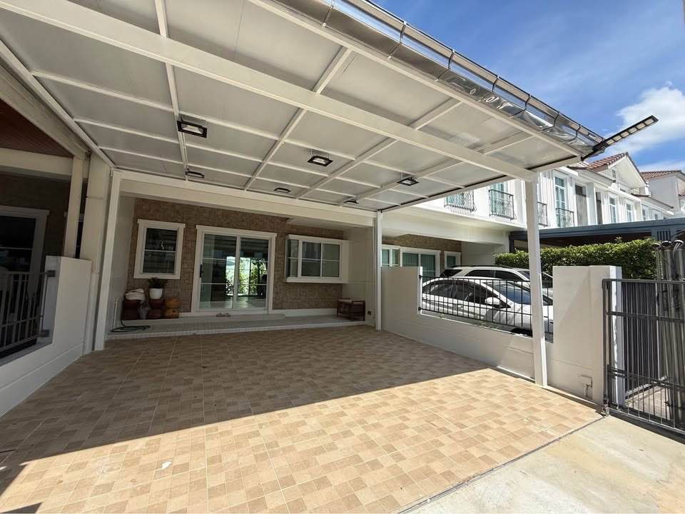 รูป ทาวน์เฮ้าส์ให้เช่า 📍 Indy Bangna-Ramkhamhaeng 2 📍 3 ห้องนอน 3 ห้องน้ำ เฟอร์นิเจอร์ และ เครื่องใช้ไฟฟ้าครบ - รูปที่ 2/11