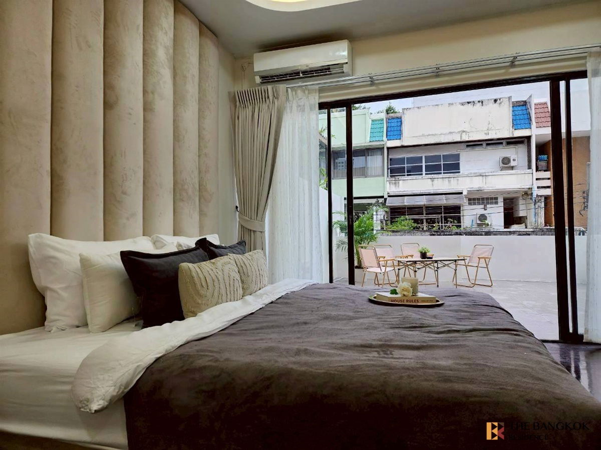 รูป House Area Rama 9 🏠 Spacious Family Home with 6 Bedrooms & 4 Bathrooms 📍 Rama 9 Zone  - รูปที่ 4/6