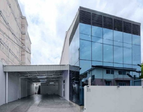 ให้เช่าอาคาร 5 ชั้น พร้อมโกดังขนาดเล็ก ซอยกุศลศิลป์ ถนนสรรพาวุธ บางนา / จอดรถ 5-6 คัน / เหมาะเป็นสำนักงาน จดบริษัทได้