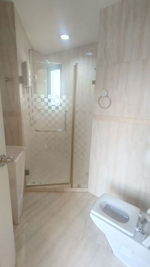 picture  For Rent  Akesin Place    11,000 - 10/10