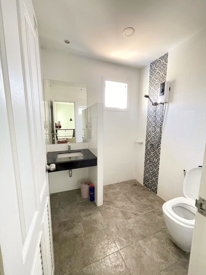 picture Two storey house for rent with 3 bedrooms,3 toilets and 1 kitchen.  - 8/9