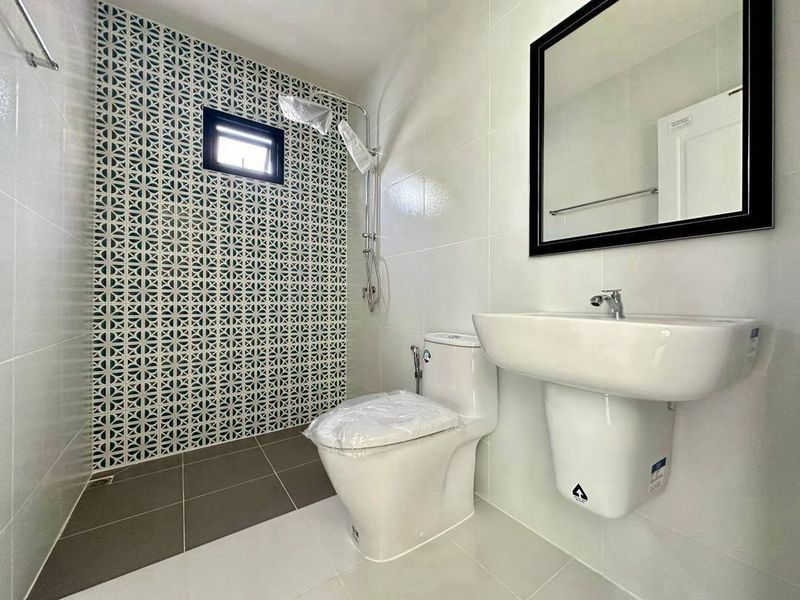 รูป ขายบ้านเดี่ยว 2 ชั้น  กลางเมืองศรีราชา ทำเลดีมาก ใกล้แหล่งชุมชน  - รูปที่ 11/16