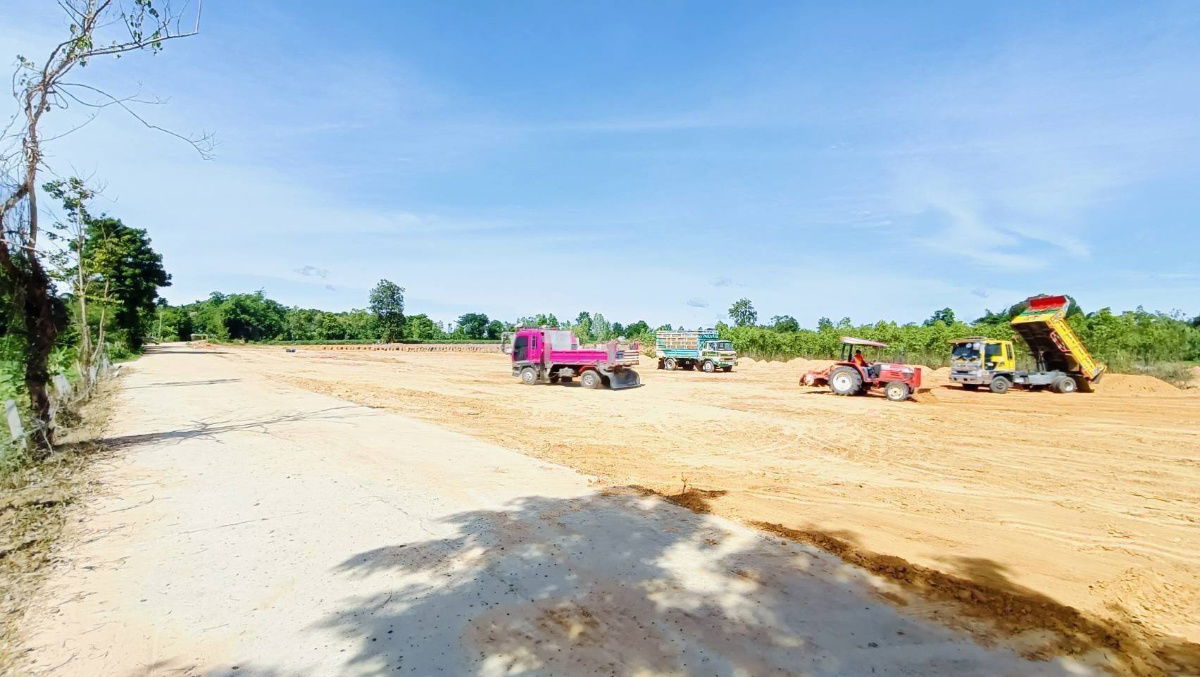 รูป ที่ดินถมแล้วถนนคอนกรีตห่าง4เลนเส้นคูเมืองพุทไธสง350มไร่ละ690000มี5แปลงฟรีค่าโอนหนองขมารอ.คูเมืองบุรีรัมย์ติดชุมชนรพ.4.5กมสภอ.4.5กม - รูปที่ 3/19