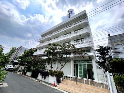 อาคารพาณิชย์ วิทยาลัยพณิชยการบางนา : ขายอาคารพาณิชย์ 4 ชั้น 5 คูหา ที่ดิน 100 ตร.วา ใกล้สุขุมวิท เดินทางง่าย ครบทุกฟังก์ชันธุรกิจ