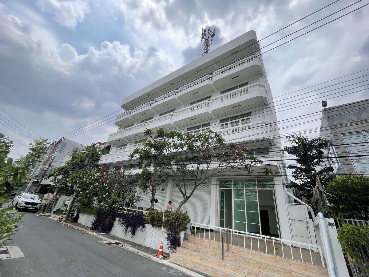 รูป ขายอาคารพาณิชย์ 4 ชั้น 5 คูหา ที่ดิน 100 ตร.วา ใกล้สุขุมวิท เดินทางง่าย ครบทุกฟังก์ชันธุรกิจ - รูปที่ 1/17