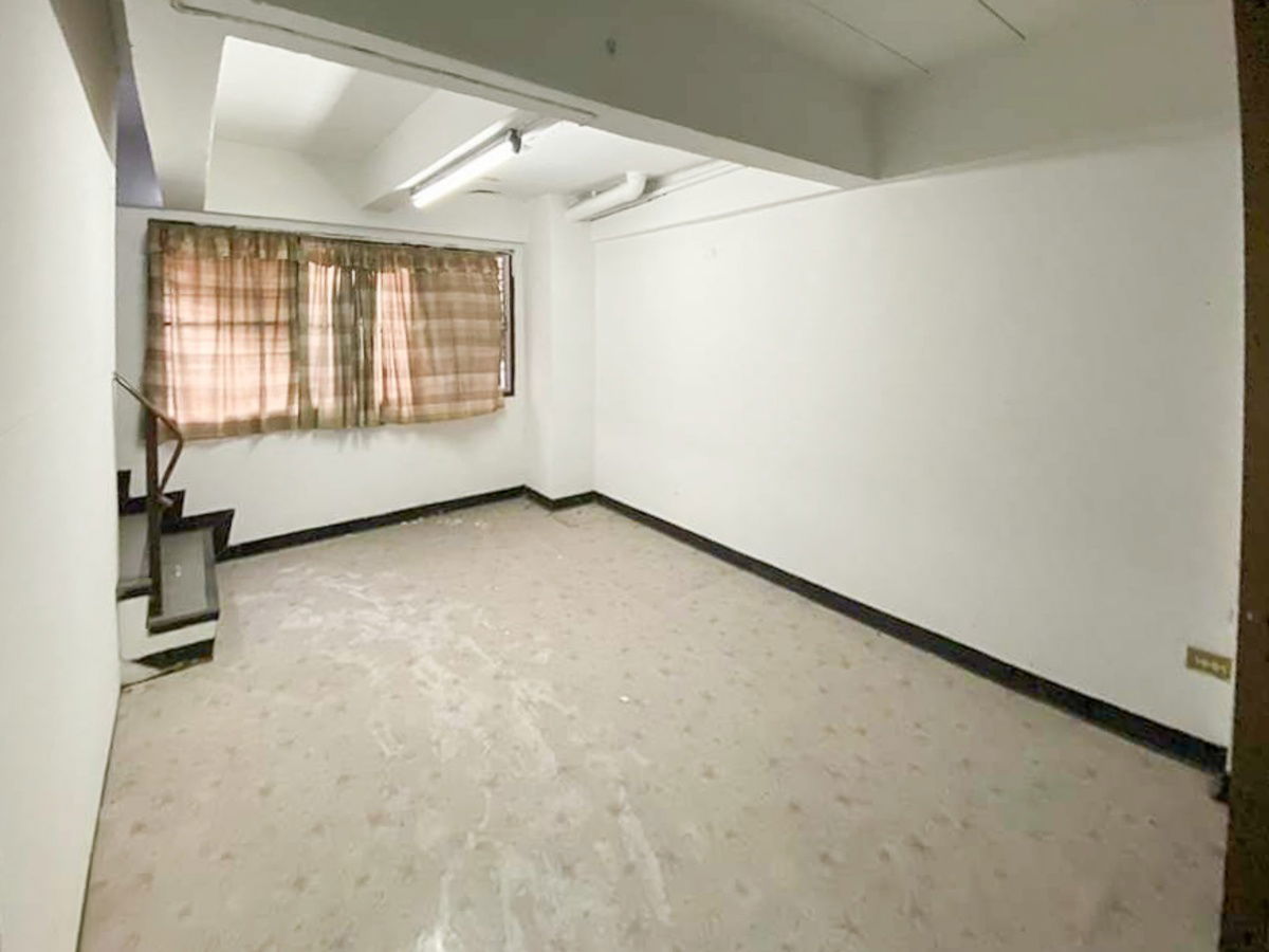 รูป 📍ปล่อยต่อ กำไรตั้งแต่ซื้อ อาคารพาณิชย์ 4.5 ชั้น 2 คูหา หมู่บ้าน สินธร แฮปปี้แลนด์ เพียง 6.1 ล้าน - รูปที่ 11/25