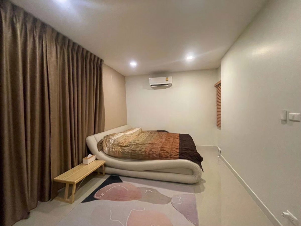 picture Two storey house for rent with 3 bedrooms,3 toilets and 1 kitchen.  - 5/9