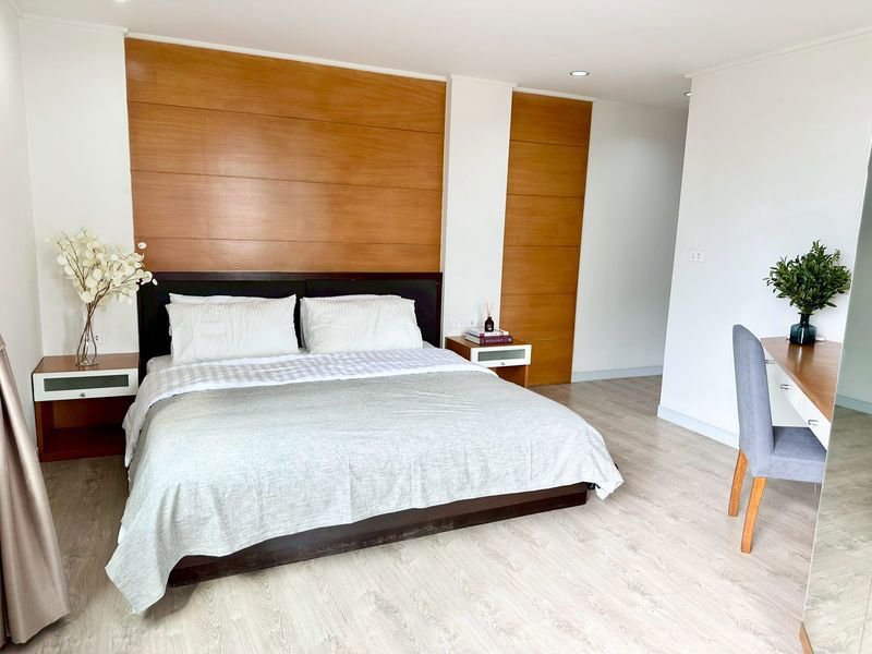 picture T1498 Condo for rent at The Royal Place 1, Corner unit, beautiful room, special price. - 6/15