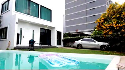 เช่าบ้านเดี่ยว วิทยาลัยพณิชยการบางนา : ให้เช่าบ้านเดี่ยว2ชั้น พร้อมสระว่ายน้ำ 5นอน 3น้ำ พร้อมอยู่ ซอยสุขุมวิท 103-อุดมสุข42