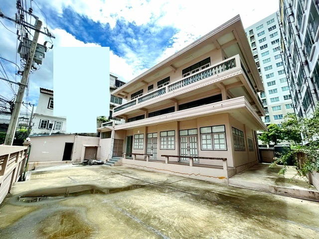 รูป ใกล้ที่สุด BTSอ่อนนุช ในโลก 700ม. อ่อนนุช2-9 ให้เช่าบ้านเดี่ยว 3 ชั้นพร้อมดาดฟ้า 90 ตร.วา. 400 ตร.ม. 4 นอน 4 น้ำ ริมถนนใหญ่ร้านอาหาร - รูปที่ 1/8