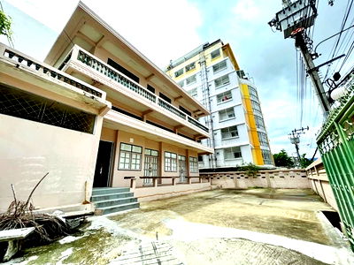 เช่าอาคารพาณิชย์ วิทยาลัยดุสิตธานี : อ่อนนุช2-9 ให้เช่าบ้านเดี่ยว 3 ชั้น พร้อมดาดฟ้า ใกล้ที่สุด BTSอ่อนนุช ในโลก 700ม. 90ตร.วา. 400ตร.ม. 4นอน 4น้ำ ริมถนนใหญ่ร้านอาหาร