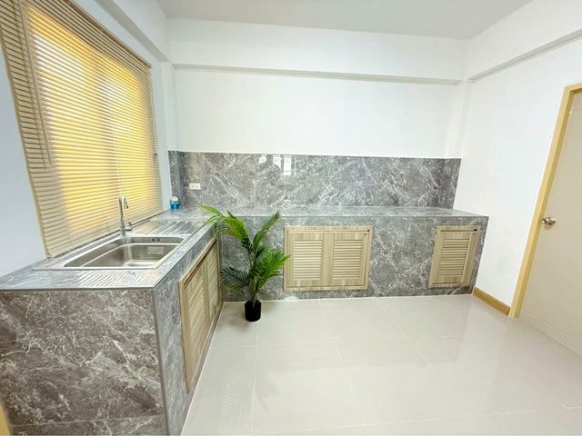 รูป รังสิต-คลองสี่ รร.นานาชาติสยาม 3.5 กม.ขายบ้านเดี่ยวหลังใหญ่ 2 ชั้น จัดเต็มเฟอร์ฯทั้งหลัง ฟังก์ชันครบ 50 ตร.ว. 200 ตร.ม. 3นอน 2 น้ำ - รูปที่ 6/8