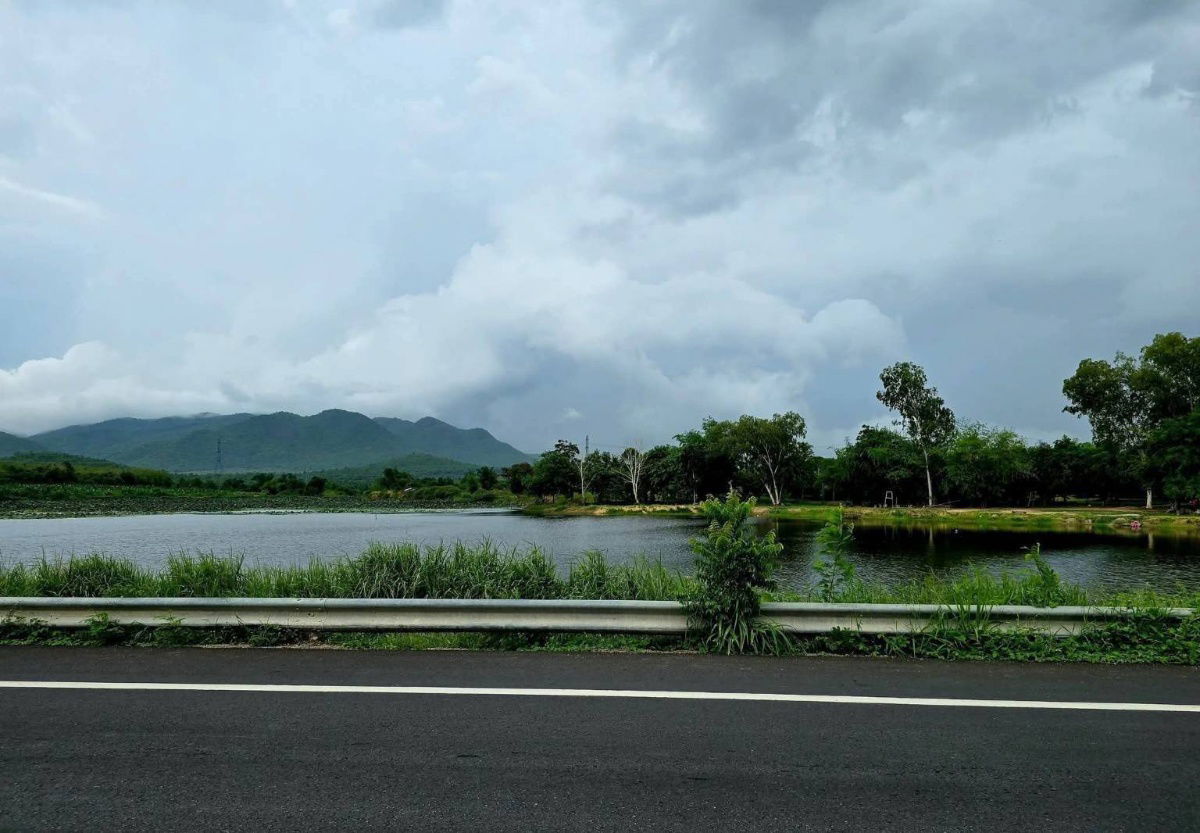 รูป บรรยากาศสุดชิว ริมน้ำห้วยตะเคียนวิวเขาลูกโต จ.เพชรบุรี100ตรวเพียง599000ผ่อน2ปีฟรีดอกจอง10000ทำสัญญา50000แถมฟรีถมแล้ว - รูปที่ 22/23