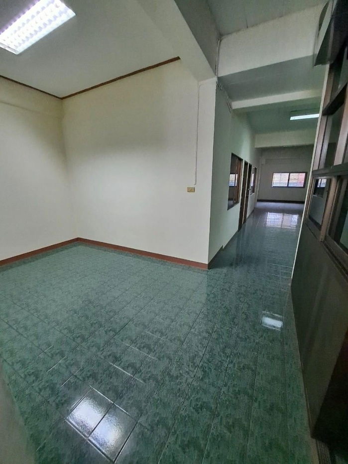 รูป ขายอาคารพาณิชย์ 4 ชั้นครึ่ง ติดถนนตลาดรังสิต ราคาพิเศษ ด่วน!! 35 ตรว  600 ตรม  3 นอน 4 นอน รีโนเวทแล้ว - รูปที่ 7/12