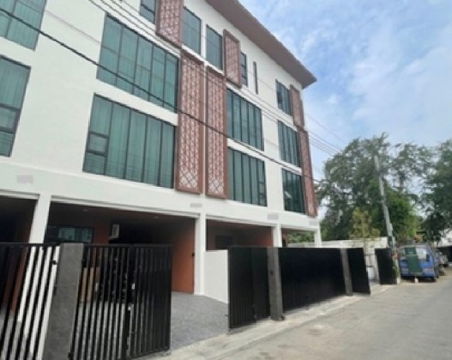 ให้เช่าทาวน์โฮม / Home Office 3.5 ชั้น ลาดพร้าว 71 ซอยนาคนิวาส 37 / แอร์ทั้งอาคาร / จอดรถ 2-3 คัน / เป็นสำนักงานได้ จดบริษัทได้