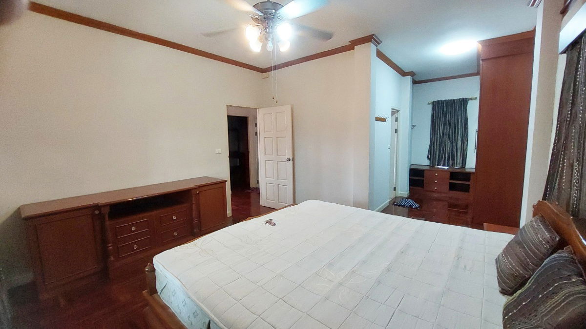 รูป ให้เช่าบ้านเดี่ยวสองชั้น  4 ห้องนอน 3 ห้องน้ำ 2  ห้องครัว  2  ที่จอดรถ - รูปที่ 14/26