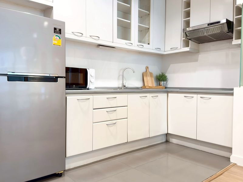 picture T1498 Condo for rent at The Royal Place 1, Corner unit, beautiful room, special price. - 10/15