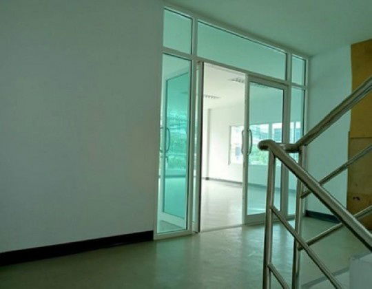 รูป ให้เช่าอาคารสำนักงาน 5 ชั้น ซอยนวลจันทร์ / มีช่องสำหรับใส่ลิฟท์ พื้นที่ใช้สอย 750 ตารางเมตร / เหมาะเป็นสำนักงาน - รูปที่ 7/8