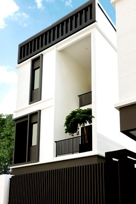 ขายบ้านเดี่ยว : ขาย บ้านใหม่ มือหนึ่ง ใจกลางเมืองทองธานี  แจ้งวัฒนะ ใกล้ทางด่วน (800 เมตร)