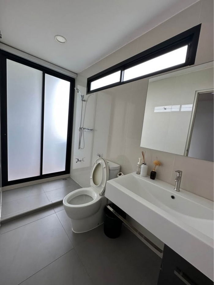 รูป ให้ เช่า Townhome กึ่ง Home Office 3 ชั้น หน้ากว้าง 8 เมตร  หมู่บ้าน Haus35 ไลน์ไอดี ✅ @ibx7531n - รูปที่ 11/12