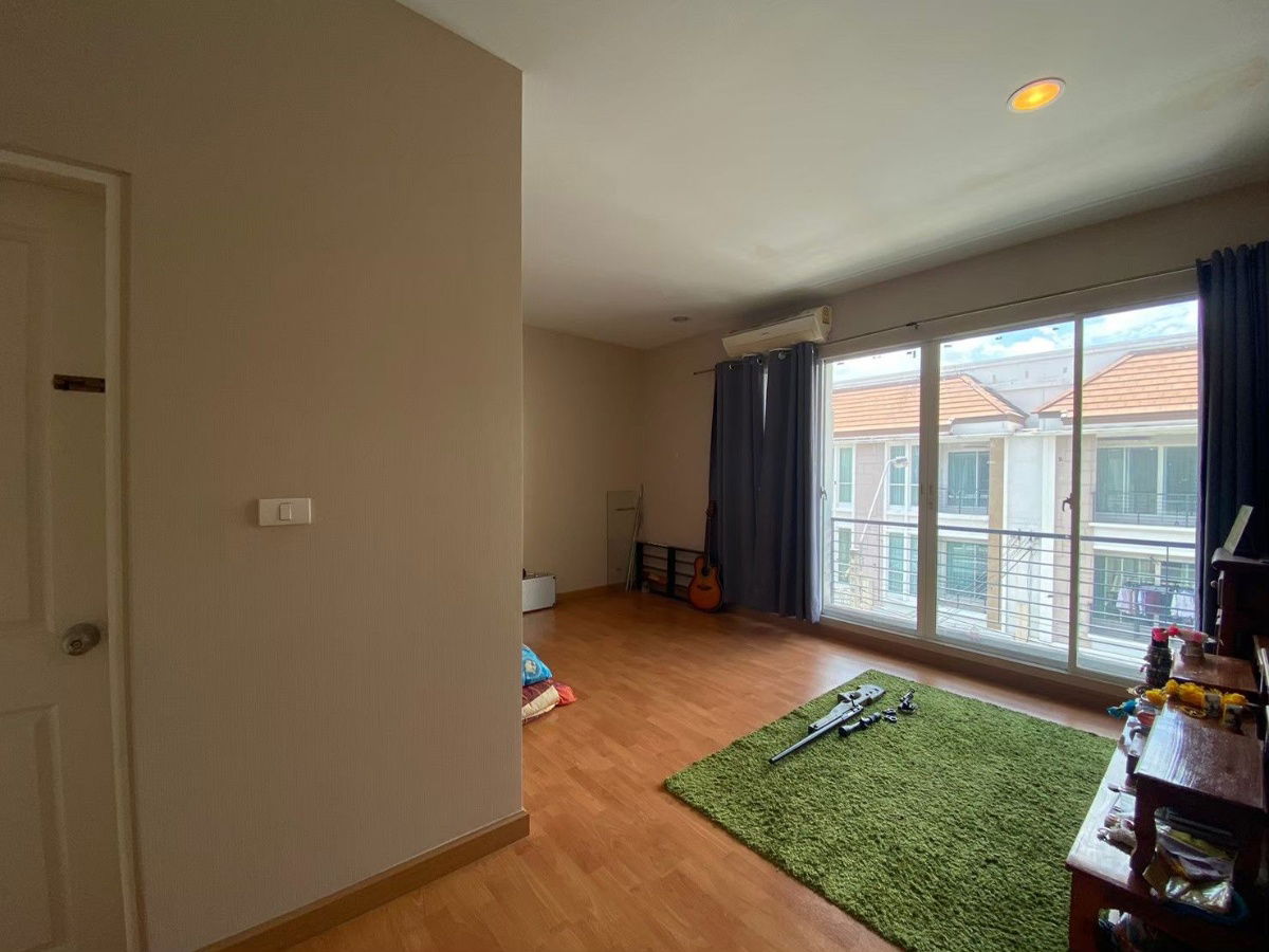 รูป ทาวน์โฮม บ้านกลางเมือง S-SENSE ศรีนครินทร์ ใกล้ซีคอน และ BTS สายสีเหลือง ถูกสุดในโครงการ (รีโนเวทใหม่) - รูปที่ 3/14