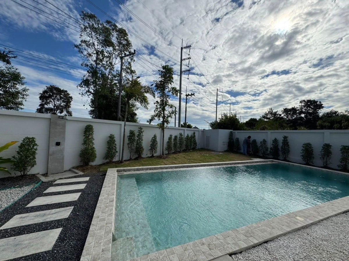 picture For rent pool villa style modern Thungklom Pattaya - 2/14