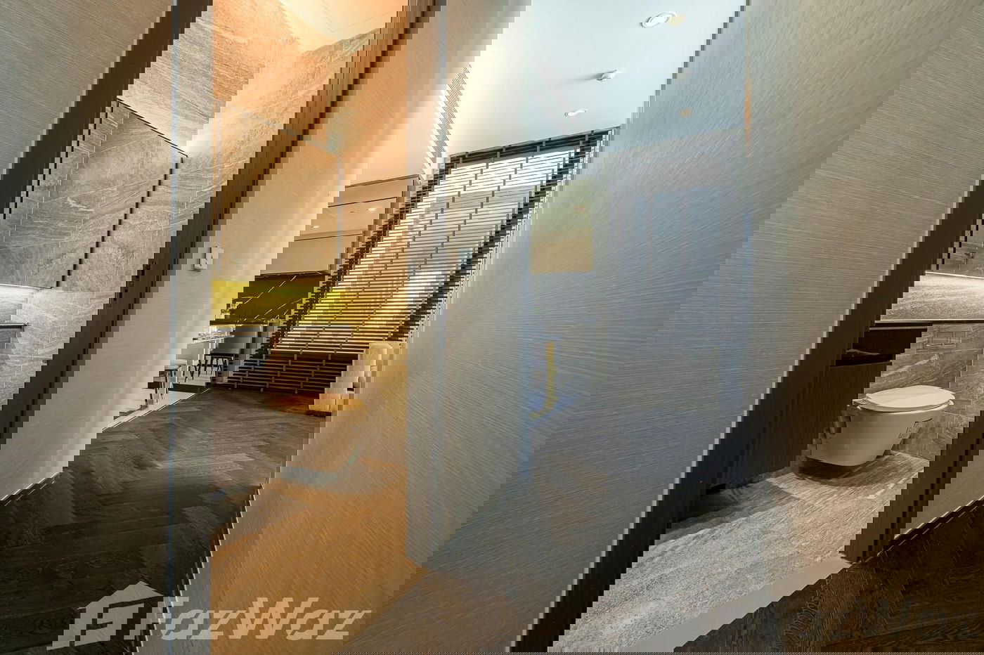 picture . 1970066 - 7/34