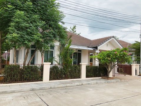 ขายบ้านเดี่ยวชั้นเดียว  3 ห้องนอน  2 ห้องน้ำ  1 ห้องครัว  1 ที่จอดรถ