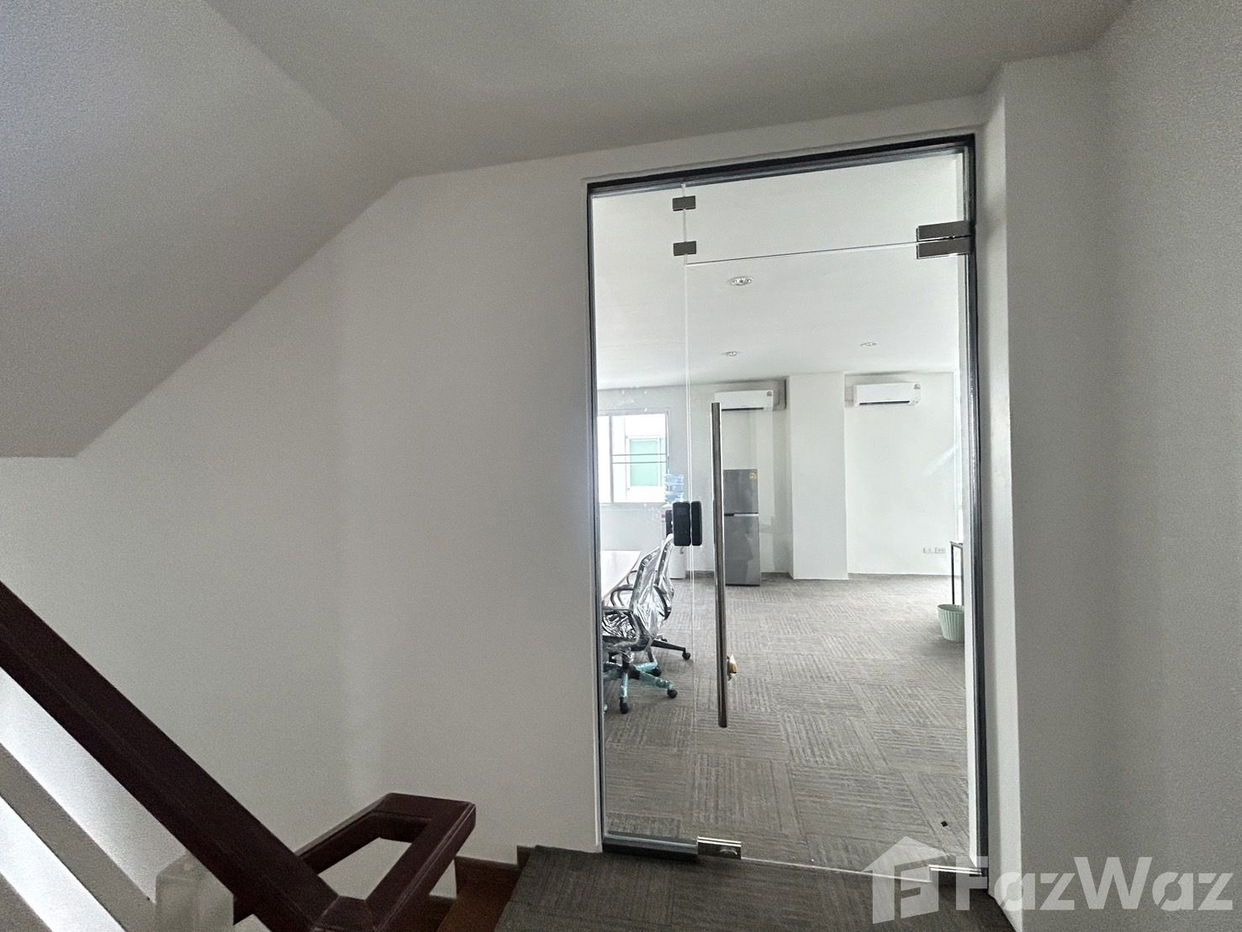 รูป ทาวน์เฮ้าส์ให้เช่า 10 ห้องนอน ในโครงการ บิซ แกลเลอเรีย นวลจันทร์ 5576051 - รูปที่ 22/30