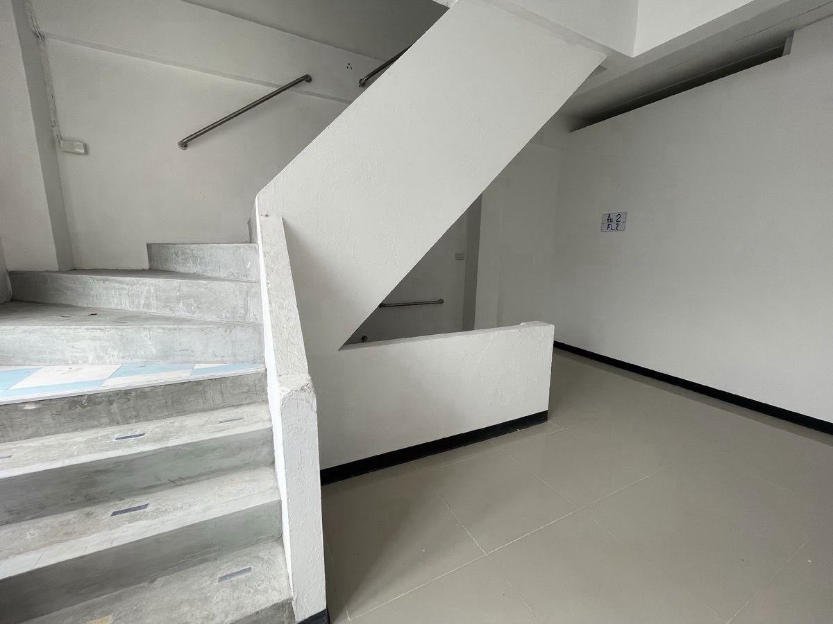 รูป ขายอาคารพาณิชย์ 4 ชั้น 5 คูหา ที่ดิน 100 ตร.วา ใกล้สุขุมวิท เดินทางง่าย ครบทุกฟังก์ชันธุรกิจ - รูปที่ 8/17