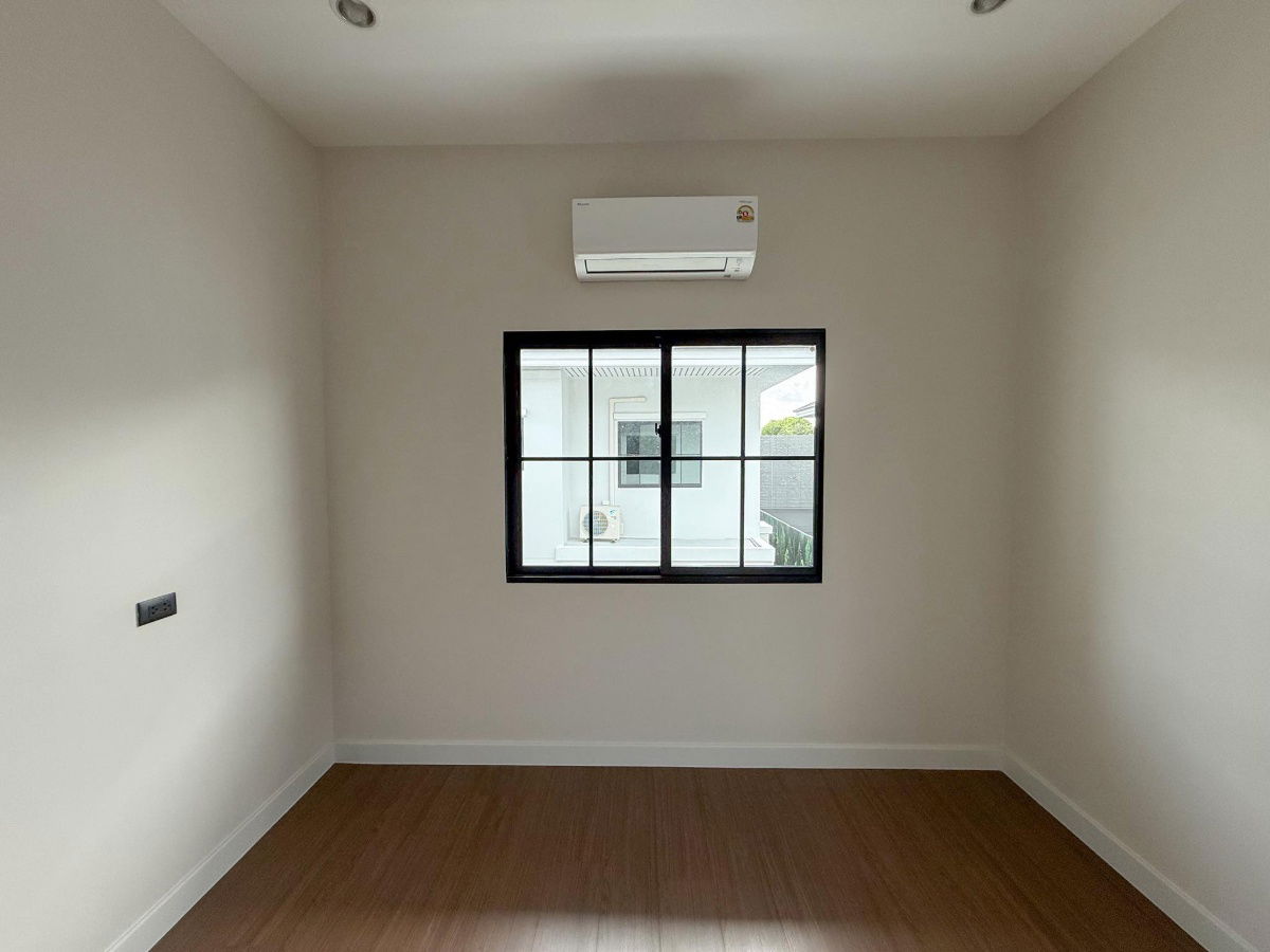 picture House for Sell at Setthasiri Watcharapol-Theprak - 5/13