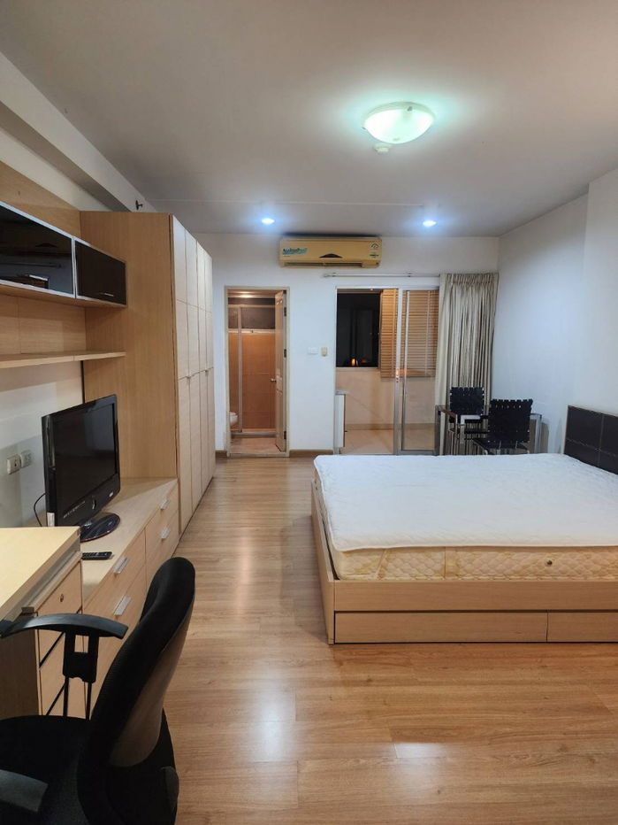 picture ✨ Beautiful and spacious room at Supalai Park Srinakarin Condo, 37 sq m, 5th floor, Building B, near BTS Sri Udom, 7000 baht 🏡💖 - 1/10