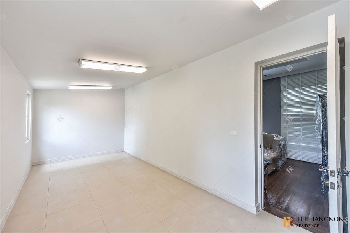 picture The Royal Residence Kaset-Nawamin combines the prosperity of the potential location. - 23/42