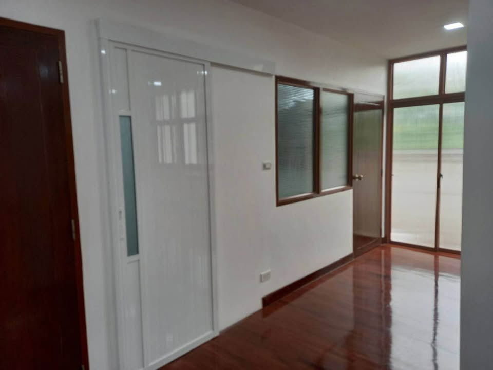 รูป HR3080ให้เช่าบ้านเดี่ยว หลังใหญ่เนื้อที่ 90 ตรว.ย่านประชาชื่น ใกล้สถานีกลางบางซื่อ เดินทางสะดวกใกล้ทางด่วน - รูปที่ 33/36