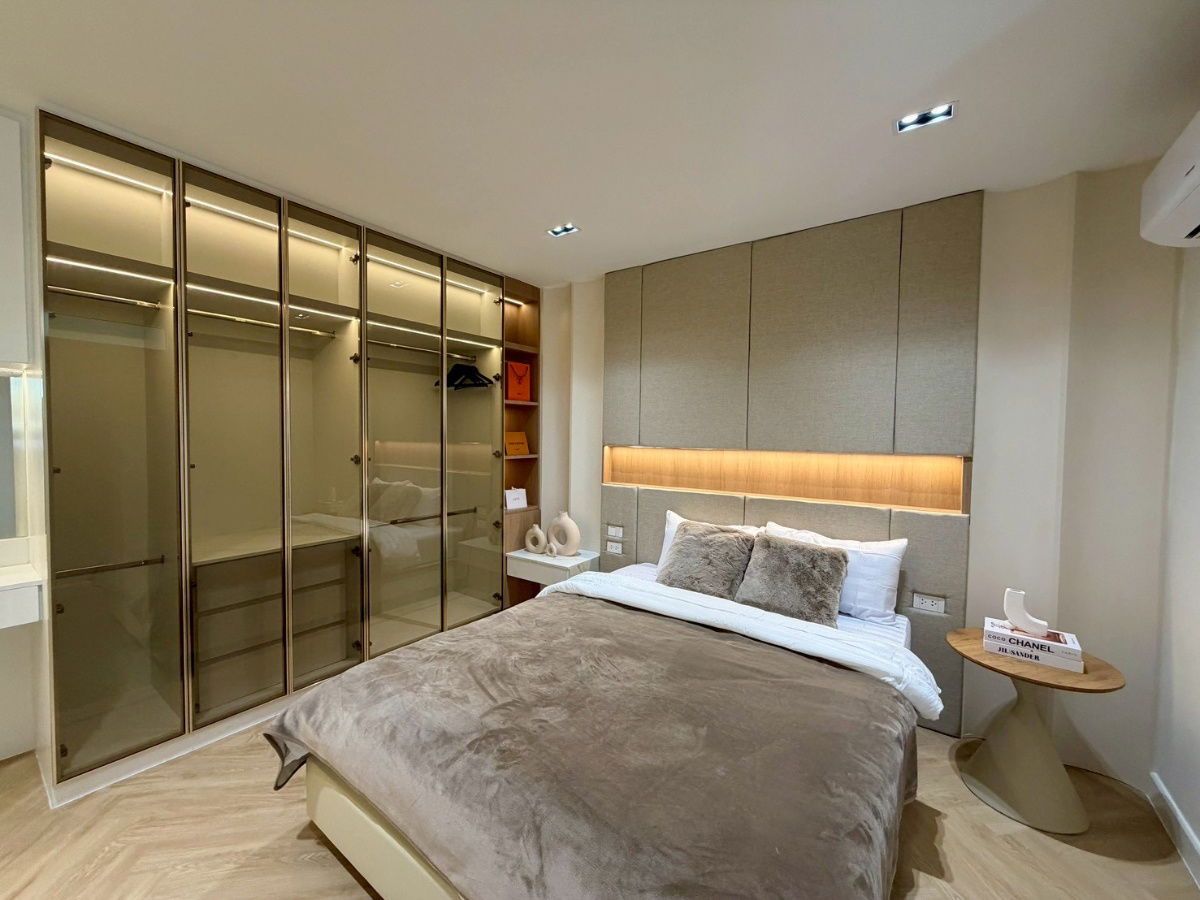 picture For Sale: Ruankham Tower – 2 Bedrooms, 1 Bathroom, 60 sq.m., 5th Floor, 180-Degree View (ID:1281CS) - 1/17