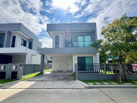 🏡 [For Sale] URGENT SALE – Corner Single House, 3 Bedrooms Centro Ramindra–Chatuchot 2 | Excellent Condition | Ready to Move In  