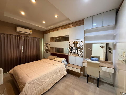 code : E81 ให้เช่าบ้านทาวน์โฮม กลางเมือง สุขุมวิท 77 (Baan Klang Muang Sukhumvit 77) | บ้านหลังใหญ่ 3 ชั้น ใกล้ BTS อ่อนนุช เพียง 1.9 กม.