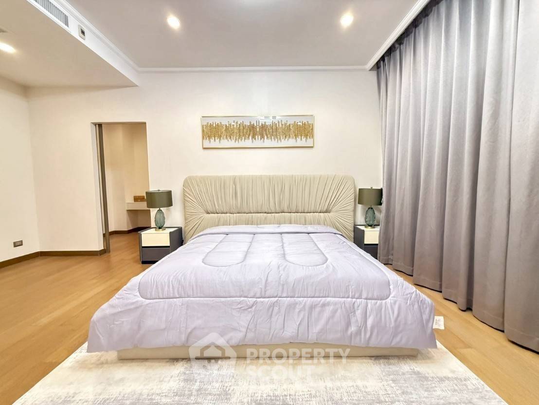 picture 3-BR Condo at Supalai Oriental Sukhumvit 39 near MRT Phetchaburi (ID 2463802) - 6/14