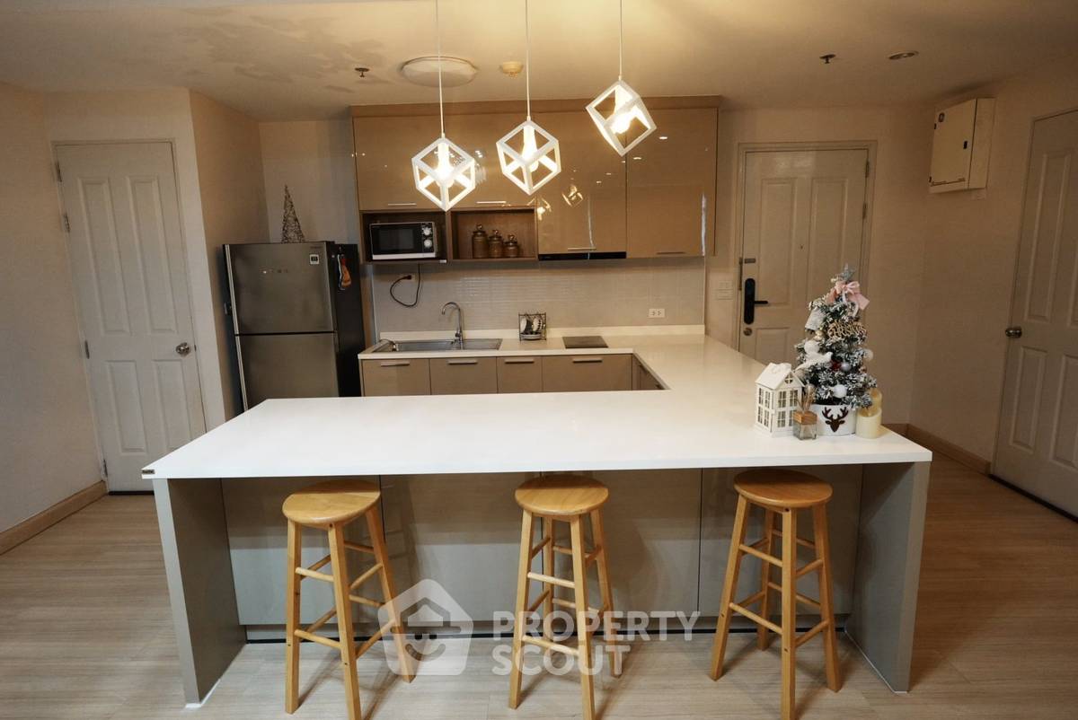 picture 2-BR Condo at Baan Sathorn Chaopraya near BTS Krung Thon Buri (ID 2463826) - 10/17