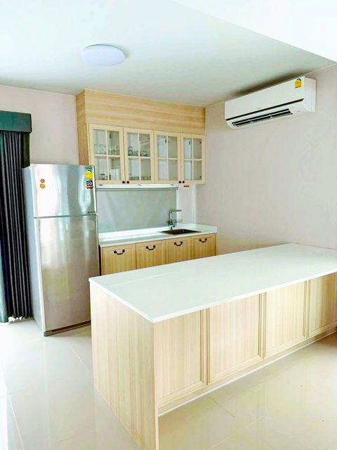 รูป บางนา-วงแหวน เมกาบางนา เดอะ วิลเลจ MRT ศรีแบริ่ง ทาวน์เฮาส์ 2 ชั้น หลังมุม 28 ตร.วา. พร้อมเฟอร์ฯ 2นอน 2 น้ำ ตลาดน้ำบางพลี 2.8 กม - รูปที่ 7/8