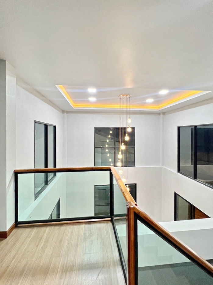 รูป บ้านสร้างใหม่ โมเดิร์น ,บ้านท่ารั้ว ใกล้ร,ร,นานาชาติ มิลฮิลล์ - รูปที่ 7/8