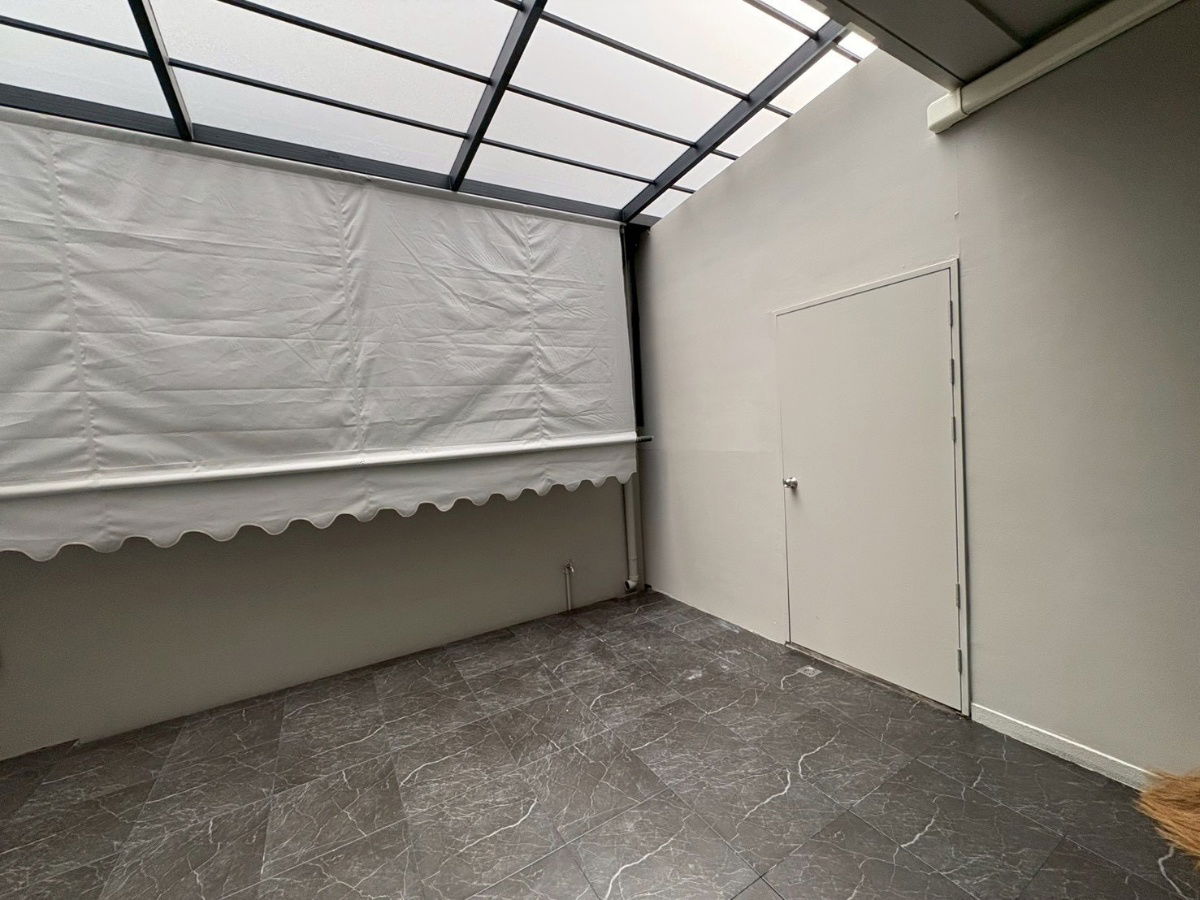 picture For Rent: Noble Cube Pattanakarn 3-storey modern home, only 10 minutes to Ekkamai–Thonglor. Land size 22 sq.wah, usable area 200 sq.m. 3 bedrooms - 8/21