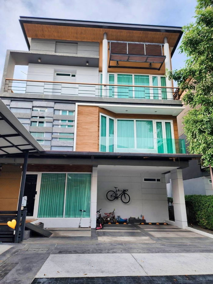 picture For Rent: The Gallery House Pattern (Phase 3) Prime location at Ladprao Five Junction, close to MRT–BTS with excellent connectivity - 1/15
