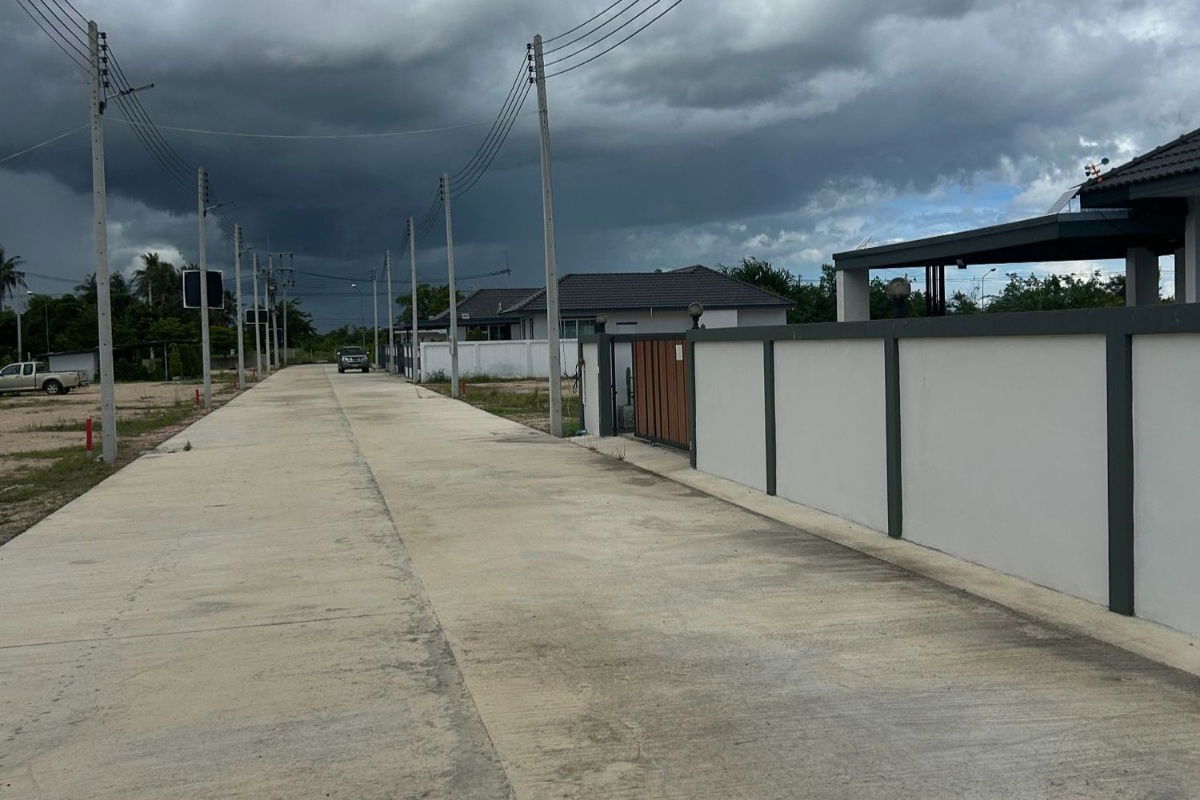 รูป บ้านพักตากอากาศแสนสวยพร้อมวิวภูเขาที่ป่าเขานางพันธุรัต – ใช้ชีวิตอย่างสงบสุขท่ามกลางความเขียวขจีของชะอำ ประเทศไทย - รูปที่ 4/4